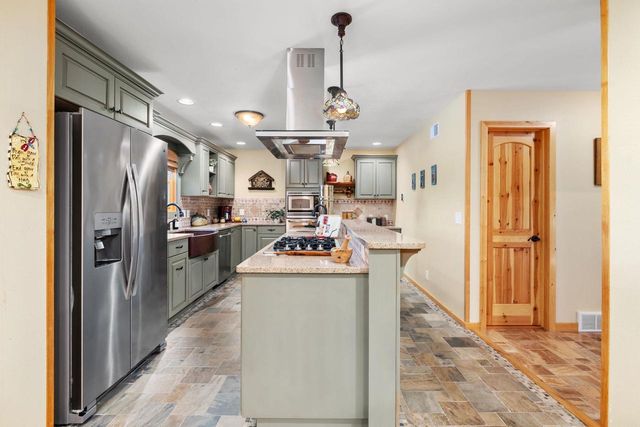 237 Oakbrook Drive, Wisconsin Dells, WI 53965