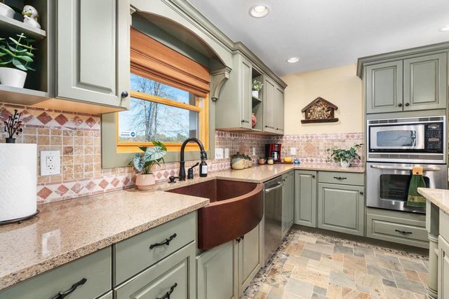 237 Oakbrook Drive, Wisconsin Dells, WI 53965