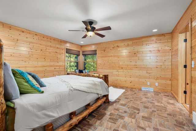 237 Oakbrook Drive, Wisconsin Dells, WI 53965