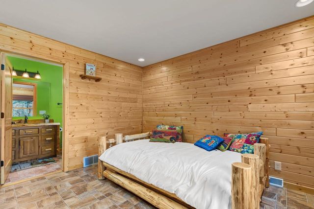 237 Oakbrook Drive, Wisconsin Dells, WI 53965