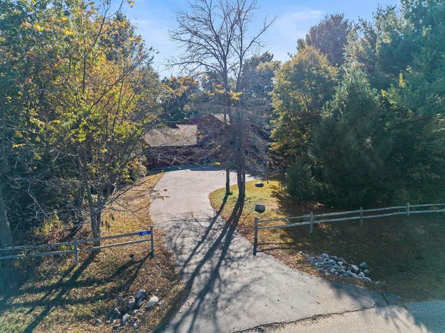 237 Oakbrook Drive, Wisconsin Dells, WI 53965