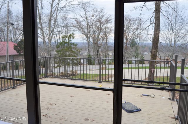 124 Markham Lane, Crossville, TN 38558