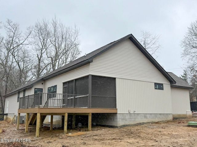 124 Markham Lane, Crossville, TN 38558