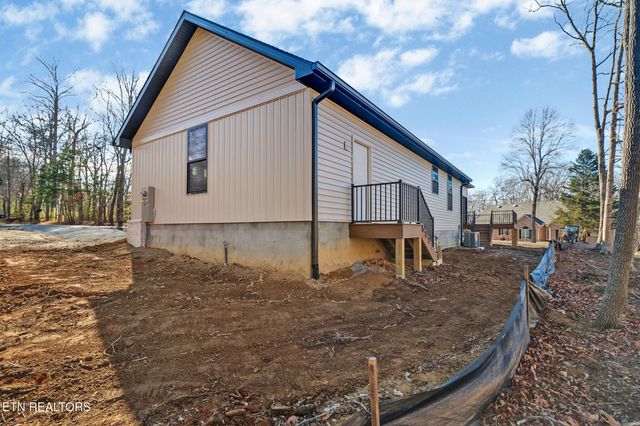 124 Markham Lane, Crossville, TN 38558