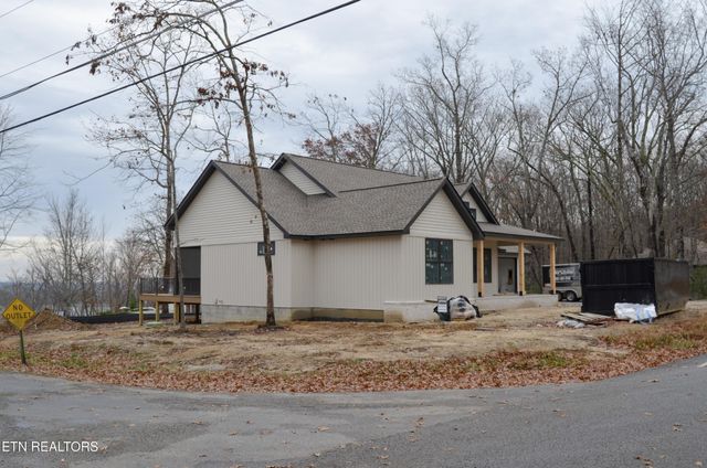 124 Markham Lane, Crossville, TN 38558