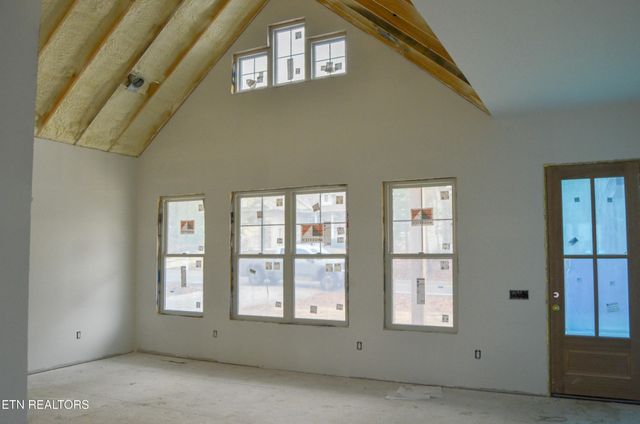 124 Markham Lane, Crossville, TN 38558