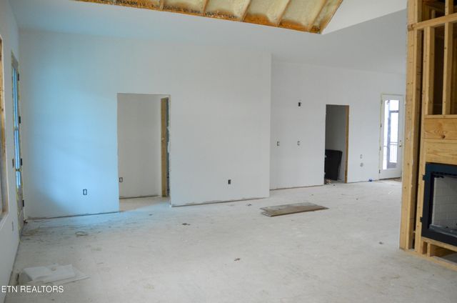 124 Markham Lane, Crossville, TN 38558