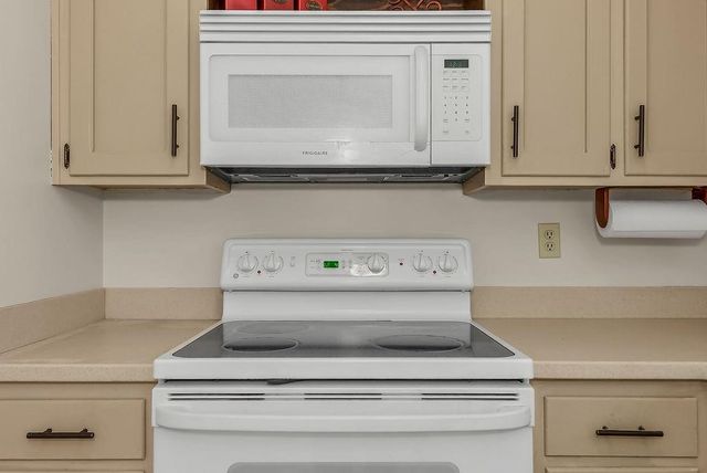 10530 W 59th Terrace, Shawnee, KS 66203