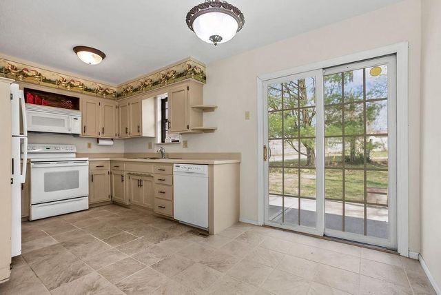 10530 W 59th Terrace, Shawnee, KS 66203