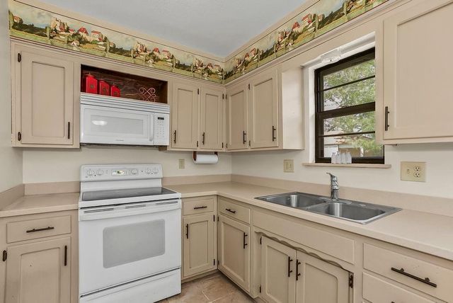 10530 W 59th Terrace, Shawnee, KS 66203