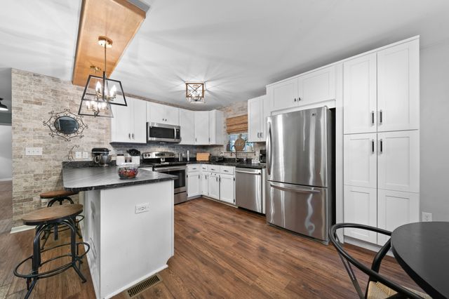 1294 Redbud Ln, Columbia, TN 38401