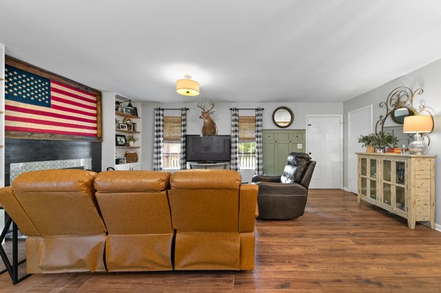 1294 Redbud Ln, Columbia, TN 38401