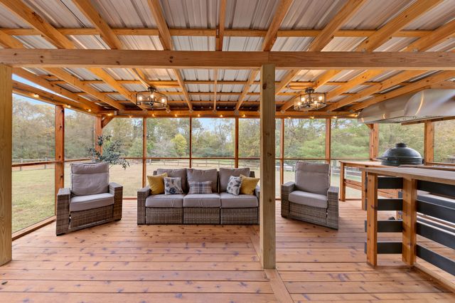 1294 Redbud Ln, Columbia, TN 38401