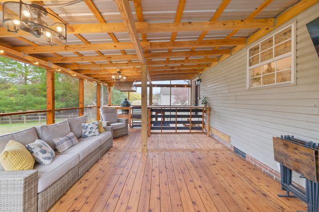 1294 Redbud Ln, Columbia, TN 38401