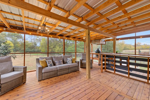 1294 Redbud Ln, Columbia, TN 38401