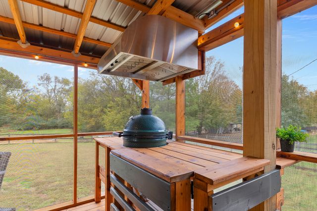 1294 Redbud Ln, Columbia, TN 38401