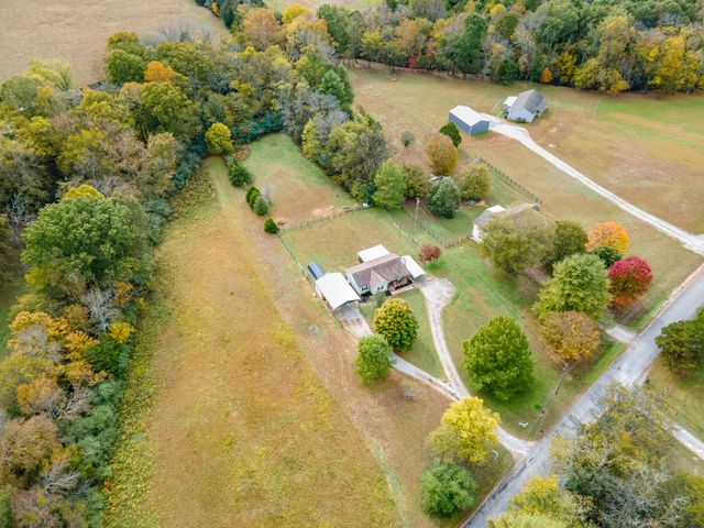 1294 Redbud Ln, Columbia, TN 38401