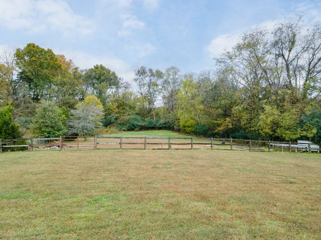 1294 Redbud Ln, Columbia, TN 38401