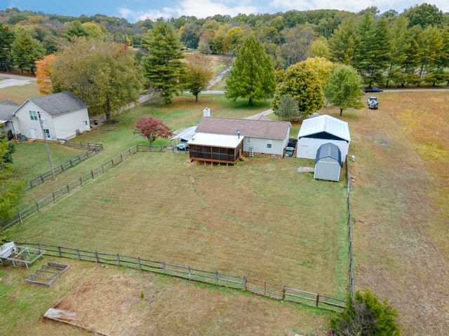 1294 Redbud Ln, Columbia, TN 38401