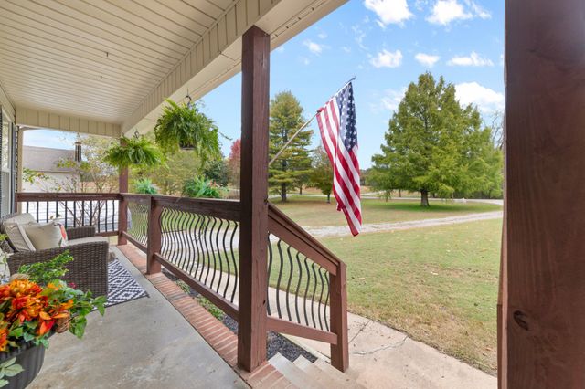 1294 Redbud Ln, Columbia, TN 38401