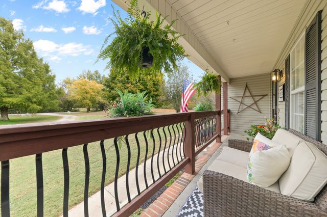 1294 Redbud Ln, Columbia, TN 38401