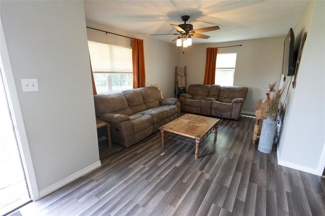 8956 Fm 1696 Road, Bedias, TX 77831