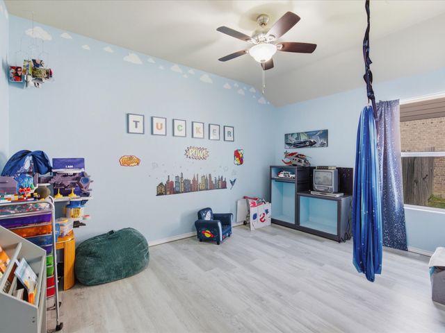 315 Preakness Lane, Ponder, TX 76259