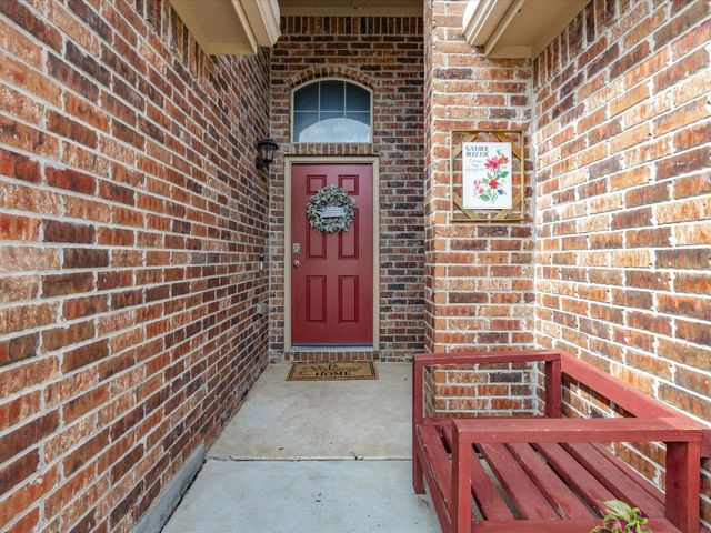 315 Preakness Lane, Ponder, TX 76259