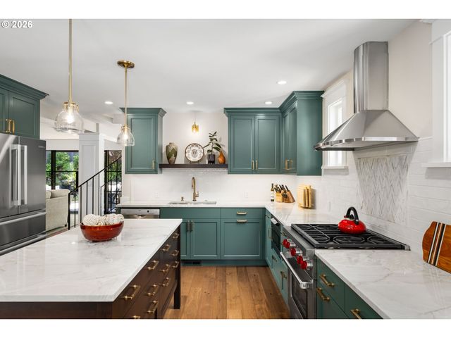 203 Sw KINGSTON Ave, Portland, OR 97205