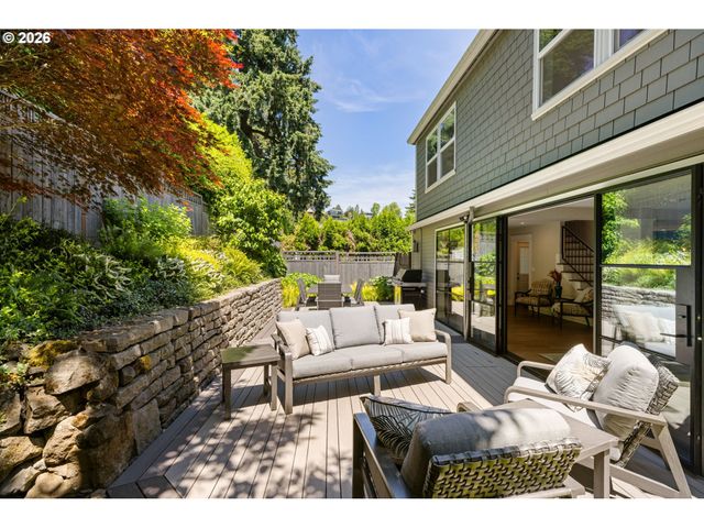 203 Sw KINGSTON Ave, Portland, OR 97205