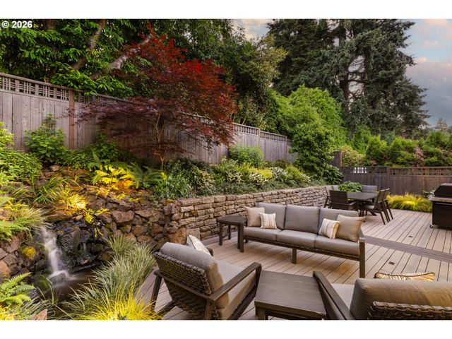 203 Sw KINGSTON Ave, Portland, OR 97205