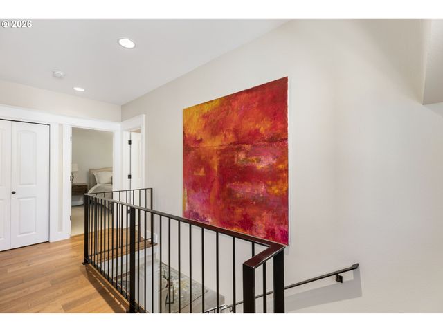 203 Sw KINGSTON Ave, Portland, OR 97205