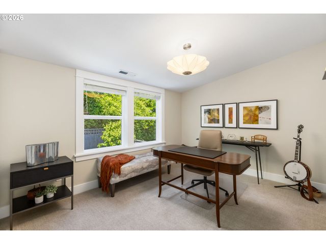 203 Sw KINGSTON Ave, Portland, OR 97205