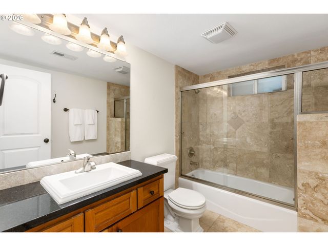 203 Sw KINGSTON Ave, Portland, OR 97205