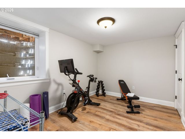 203 Sw KINGSTON Ave, Portland, OR 97205