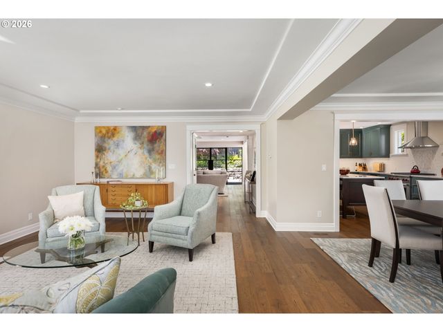 203 Sw KINGSTON Ave, Portland, OR 97205