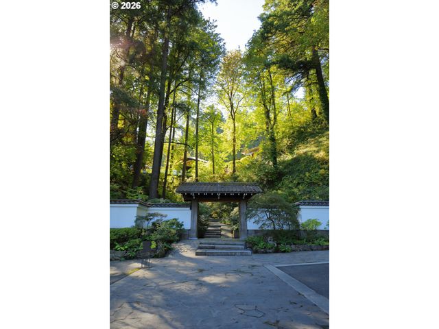 203 Sw KINGSTON Ave, Portland, OR 97205