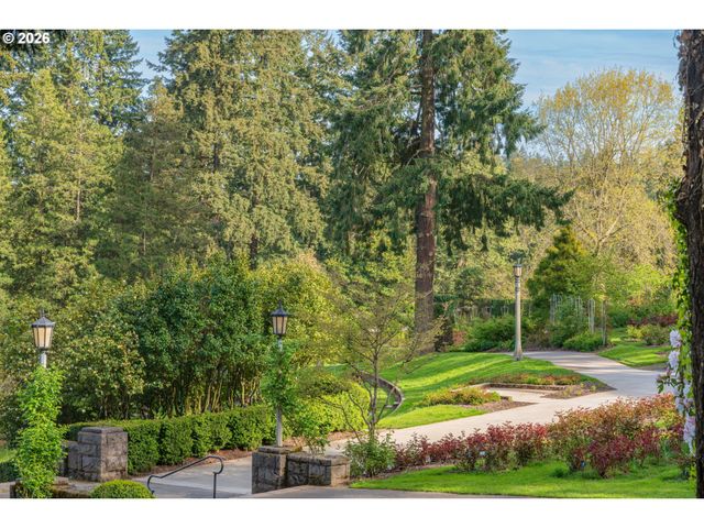 203 Sw KINGSTON Ave, Portland, OR 97205
