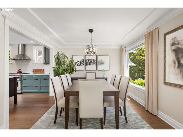 203 Sw KINGSTON Ave, Portland, OR 97205