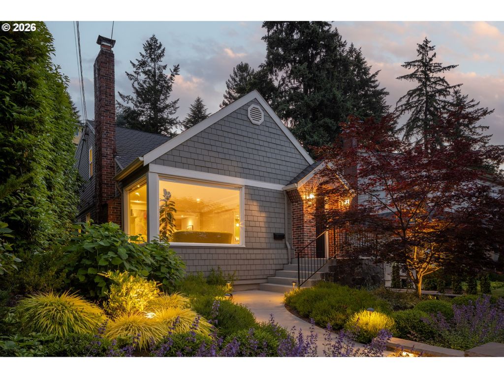 203 Sw KINGSTON Ave, Portland, OR 97205