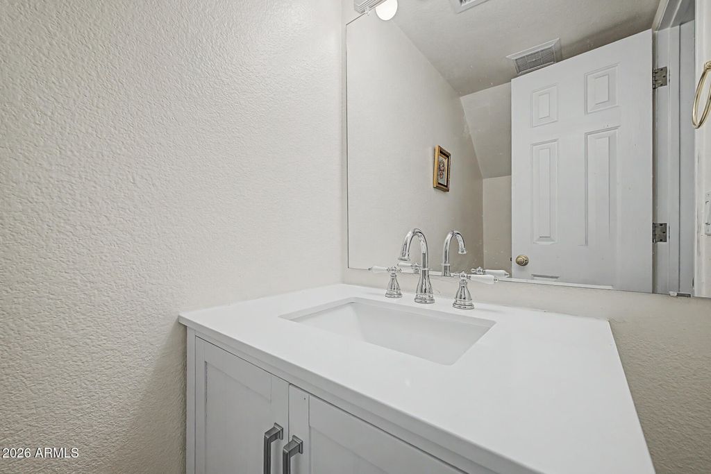Image 10 of property listing at 4810 E Euclid Avenue 1, Phoenix, AZ 85044