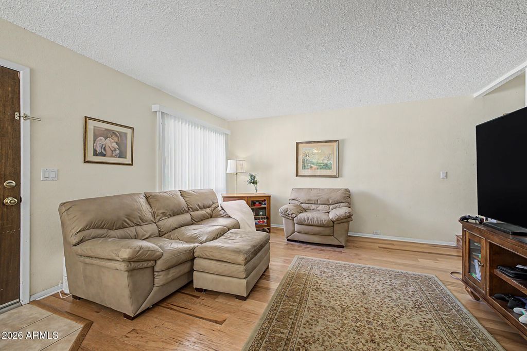 Image 4 of property listing at 4810 E Euclid Avenue 1, Phoenix, AZ 85044