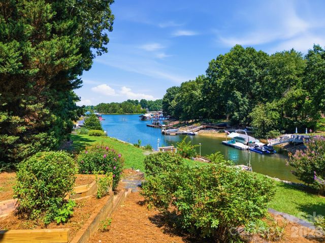 2494 Cherry Lane, Denver, NC 28037