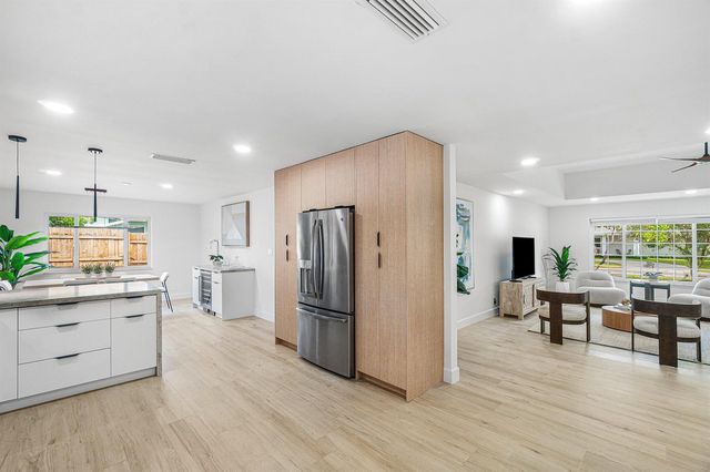 718 SW 27th Place, Boynton Beach, FL 33435