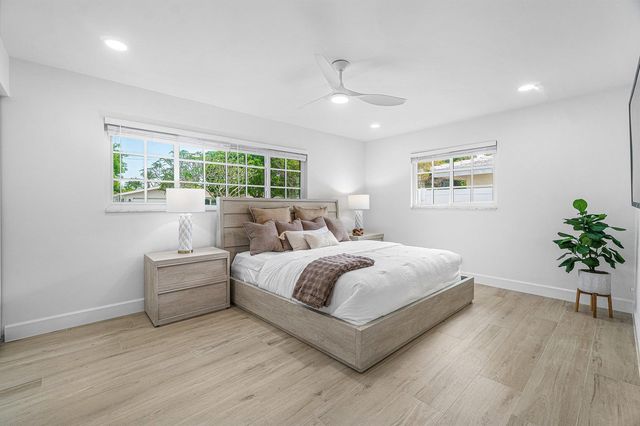 718 SW 27th Place, Boynton Beach, FL 33435