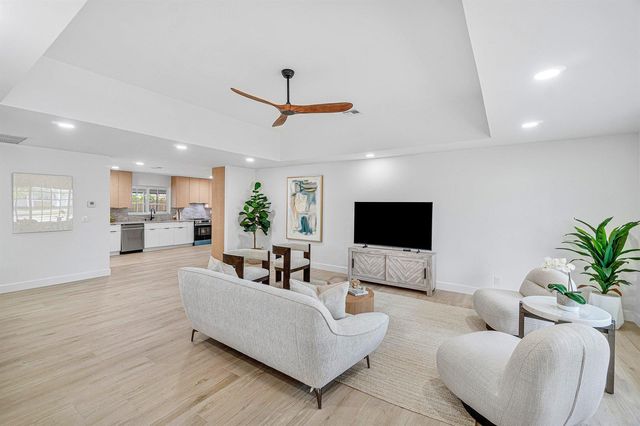718 SW 27th Place, Boynton Beach, FL 33435