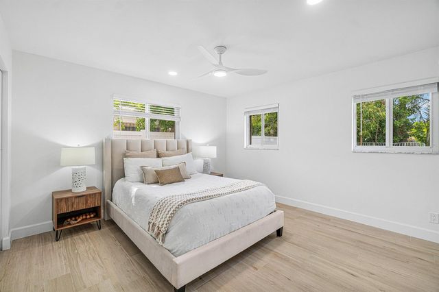 718 SW 27th Place, Boynton Beach, FL 33435