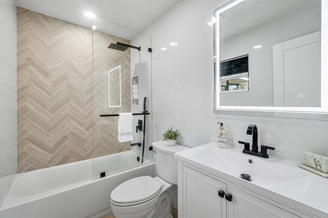 718 SW 27th Place, Boynton Beach, FL 33435