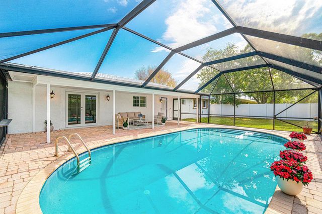 718 SW 27th Place, Boynton Beach, FL 33435