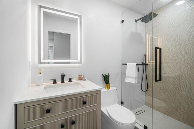 718 SW 27th Place, Boynton Beach, FL 33435